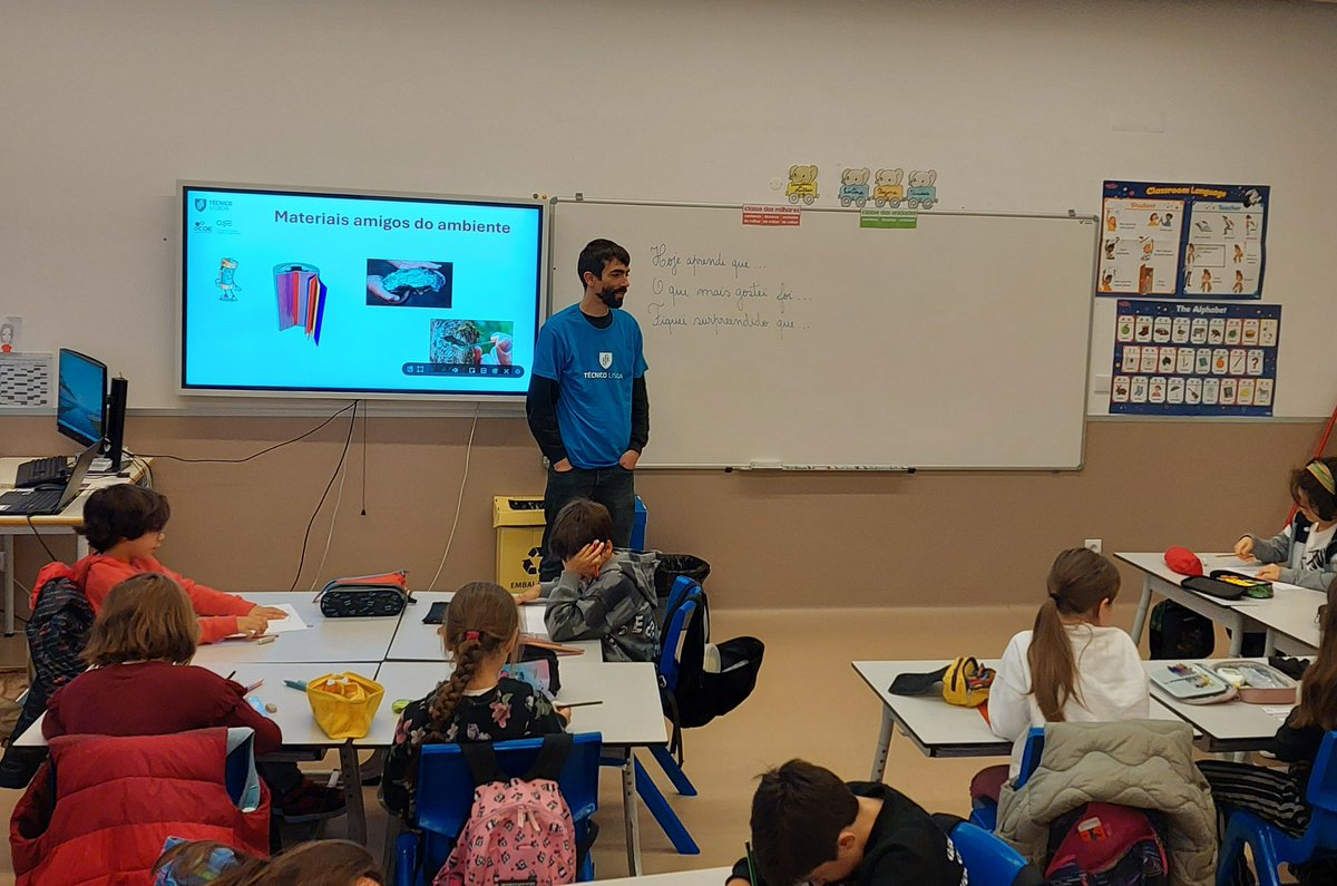 cqe_lisboa's tweet photo. Na Semana da Ciência e Tecnologia, o IST promoveu a iniciativa "Engenharia e Ciência vão à Escola".Marta Alves e Rui Sampaio visitaram as escolas básicas Gomes Freire de Andrade e O Leão de Arroios, onde apresentaram "Como Transformar as Plantas em Baterias, e "Limpar o Ambiente" https://t.co/3GYdC0U2P2