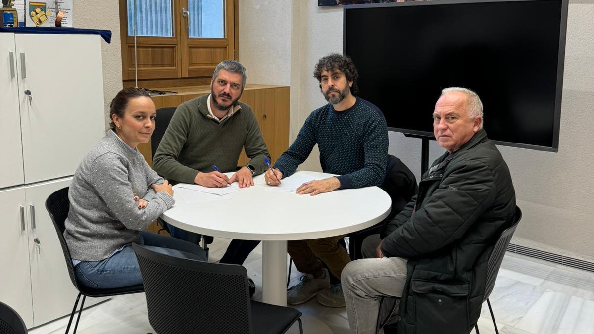 CCOO de Sevilla (@ccoosevilla) on Twitter photo 🤝Hoy firmamos un acuerdo de colaboración con el <a href="/AytoFuentesdeA/">Ayto Fuentes de A.</a> con el objetivo de poner en marcha acciones informativas sobre prevención de riesgos laborales en el municipio.
‼️La implicación de las administraciones locales en fomentar la cultura preventiva es vital. 🤝Hoy firmamos un acuerdo de colaboración con el <a href="/AytoFuentesdeA/">Ayto Fuentes de A.</a> con el objetivo de poner en marcha acciones informativas sobre prevención de riesgos laborales en el municipio.
‼️La implicación de las administraciones locales en fomentar la cultura preventiva es vital.