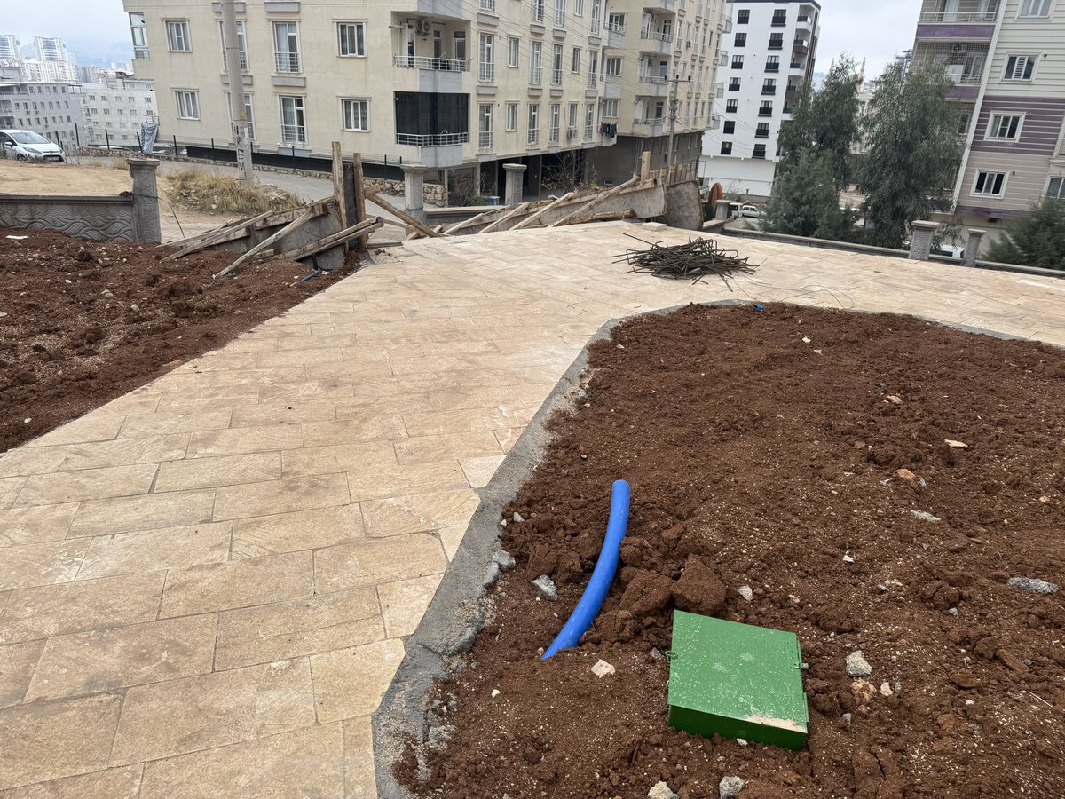 🌳 Yeni Park Çalışmaları Devam Ediyor 🛝

📍 13 Mart Mahallesi’nde başlatılan yeni park projemiz hızla ilerliyor! 

🌱 İlçemizin her köşesini daha yeşil ve daha yaşam dostu hale getirmek için çalışmalarımızı sürdürüyoruz.

#ArtukluBelediyesi 
#Mardin #Artuklu
#YeşilArtuklu