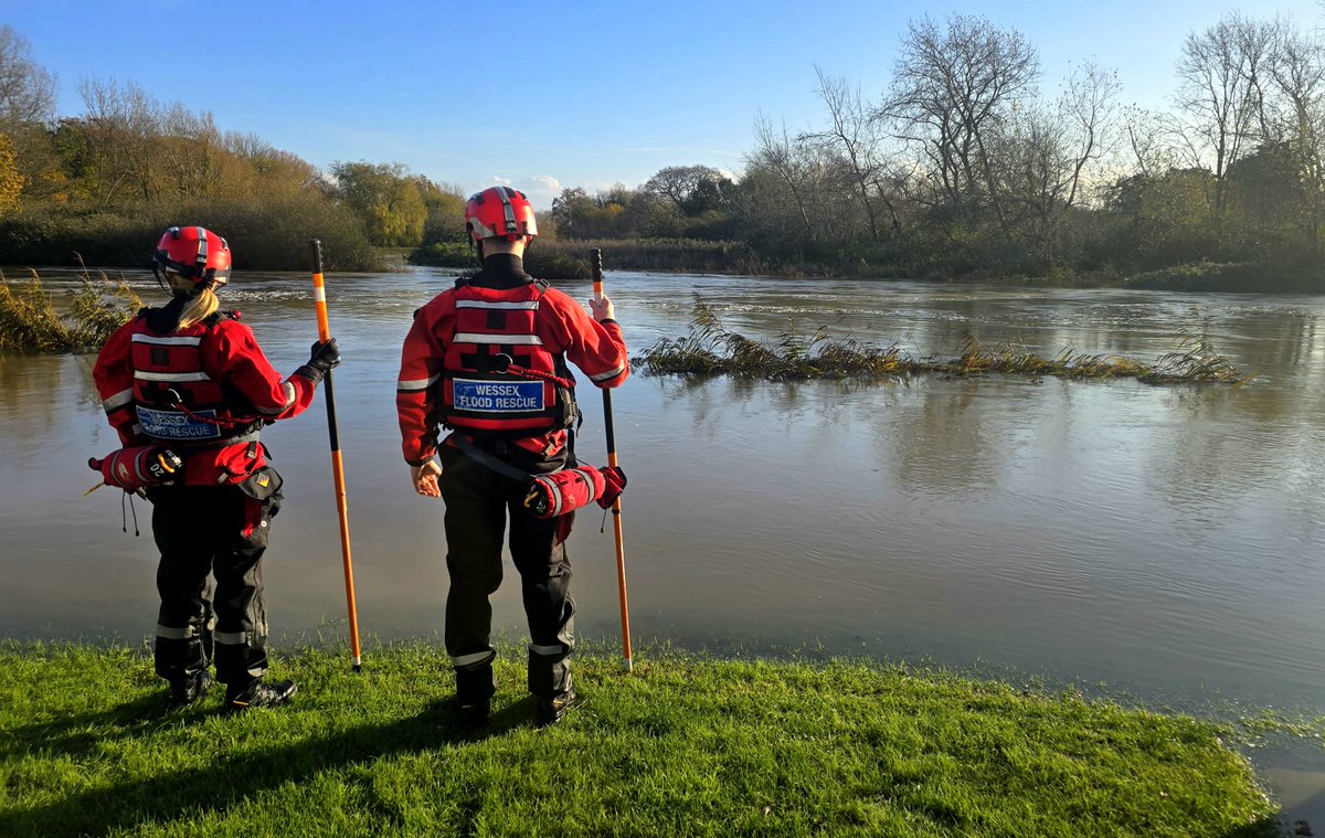 WessexRescue's tweet photo. Wessex Rescue was tasked yestersay to assist @DWFireRescue @BCPCouncil to do welfare checks on the residents in Christchurch 
@BBCBreaking 
@Bournemouthecho 
#alwaysoncall #searchandrescue #floodalert #Flooding #multiagencyworking 
#Jesip
#StormBert https://t.co/mkr8Ek77B7
