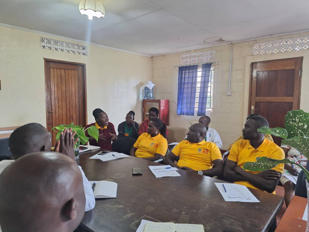 NAFOPHANU's tweet photo. Today, Wagagai Flowers hosts Dott Services and Hotel Africana (hospitality) for an exchange on tackling stigma & discrimination in workplaces.
Together, we envision #ZeroHIVStigma and #ZeroDiscrimination for a thriving, inclusive Uganda. 💼🌼💪
#NafophanuUpdates https://t.co/paGPaPC4tU