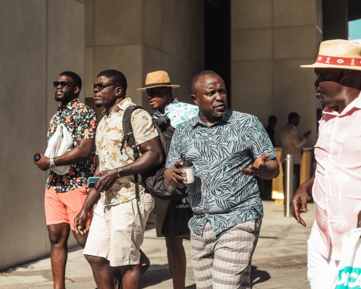 LegendsNondies's tweet photo. Let's go to the beach... shirt presentation coming up. #Dubai7s https://t.co/GCFPe9OHHZ