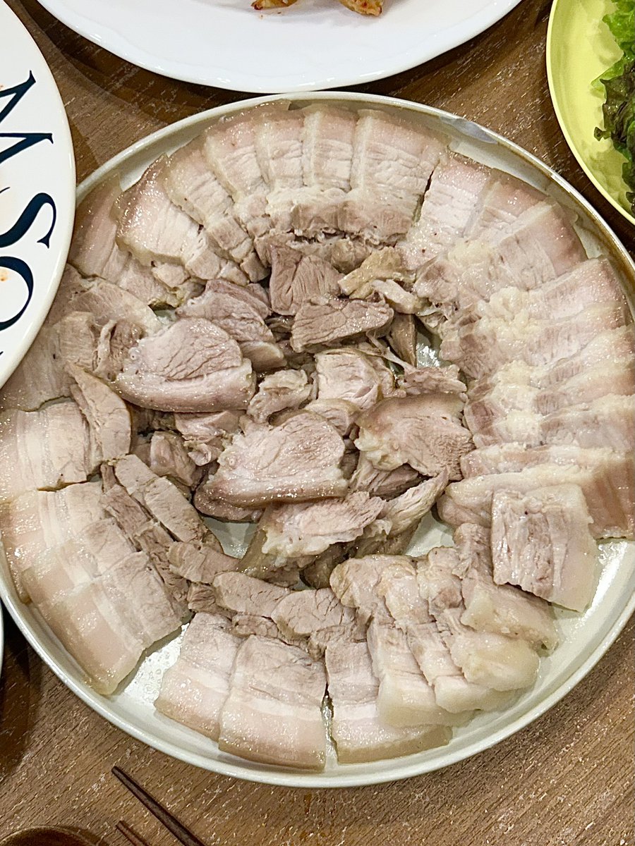 엄마표 김장김치 굴김치 수육 
때깔 미 쳤 다 ......... 🤤