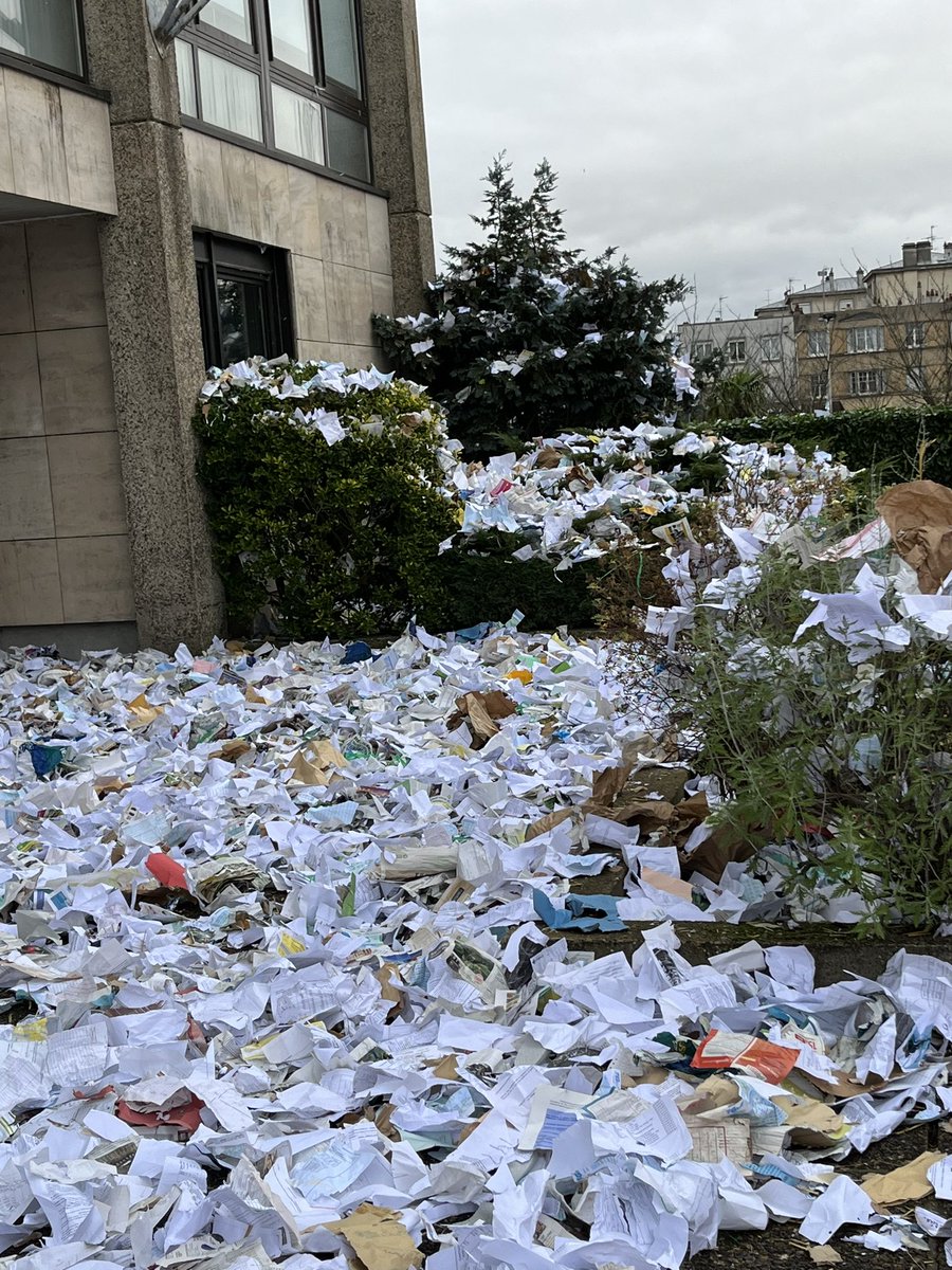 Stop aux entraves
Non à la paperasse
Oui au bon sens 

<a href="/FNSEA/">La FNSEA</a> <a href="/JeunesAgri/">Jeunes Agriculteurs</a> <a href="/ecvass02/">Charlotte Vassant</a> <a href="/LouisePiercourt/">Piercourt Louise</a> <a href="/BecretH/">Becret Hugues</a> <a href="/RegisTRICOTEAUX/">Régis Tricoteaux</a> <a href="/BruCardot/">Bruno 😅Salut Salut</a> <a href="/gpierrat02/">Guillaume PIERRAT</a> <a href="/Papon06771887/">Papon</a> <a href="/benoitdavin/">benoit davin</a> <a href="/VivierMathieu3/">VivMat</a> <a href="/benj_thi/">Benj' Thi🇫🇷🍎🥔</a>