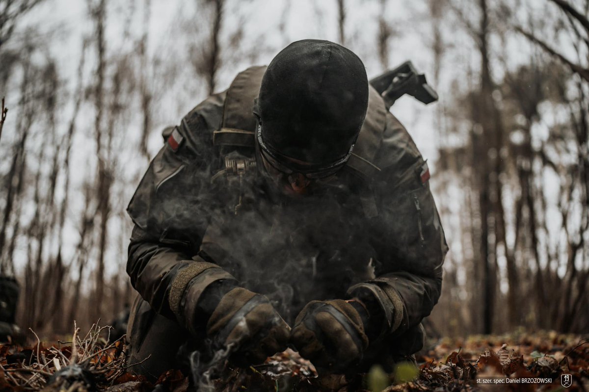 DGeneralneRSZ's tweet photo. Szkolenie survivalowe = doskonalenie umiejętności przetrwania!
✔️ Podczas ćwiczenia żołnierze #19LBZ odbyli wielokilometrowe marsze, doskonalili topografię i wytrzymałość fizyczną. https://t.co/8SZ0lF6XUG