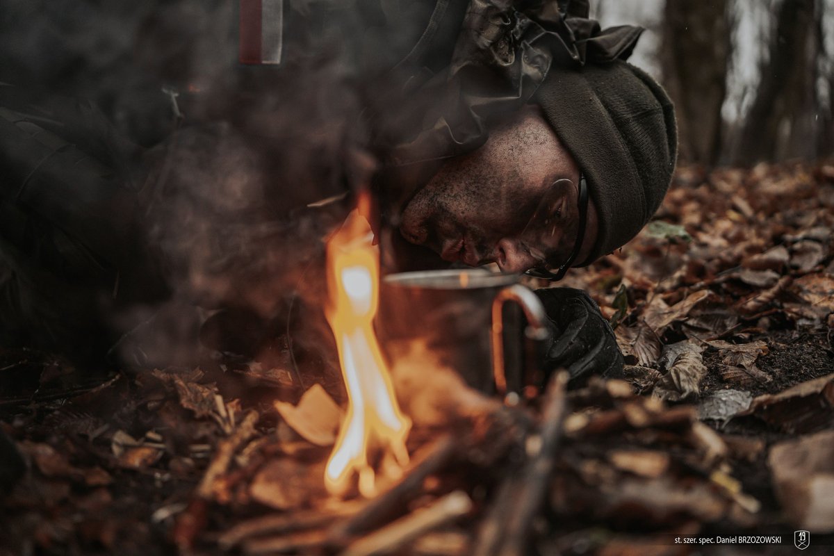 DGeneralneRSZ's tweet photo. Szkolenie survivalowe = doskonalenie umiejętności przetrwania!
✔️ Podczas ćwiczenia żołnierze #19LBZ odbyli wielokilometrowe marsze, doskonalili topografię i wytrzymałość fizyczną. https://t.co/8SZ0lF6XUG