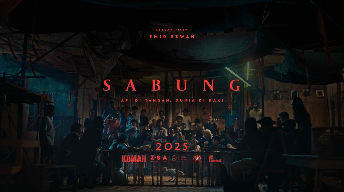 #Filem2025:

Sabung, arahan kedua Emir Ezwan selepas Roh (2019)

Terbitan Kuman Pictures, ZSA Productions &amp; Siring Siring Production.

Penggambaran Okt 2023. Lulus LPF klasifikasi 16. Foto rasmi ini keluar Okt 2024.