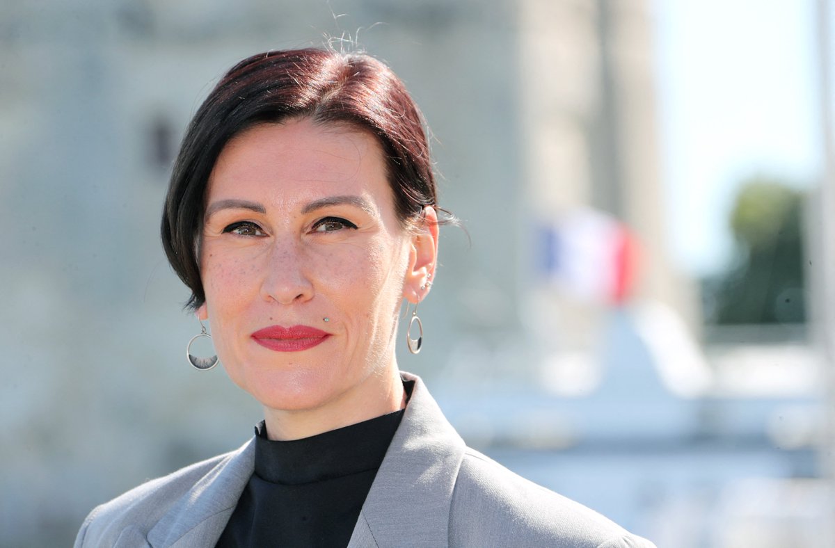 Brigitte Baronnet (@bbaronnet) on Twitter photo Le livre La chair est triste hélas (<a href="/EditionsPoints/">Éditions Points</a>) va être adapté au cinéma. Il s'agira du 1er long métrage d'Ovidie qui a précédemment réalisé des documentaires et la série Des gens bien ordinaires. Le film sera produit par Carole Lambert (Le Consentement)
via <a href="/lefilmfrancais/">Le film français</a> Le livre La chair est triste hélas (<a href="/EditionsPoints/">Éditions Points</a>) va être adapté au cinéma. Il s'agira du 1er long métrage d'Ovidie qui a précédemment réalisé des documentaires et la série Des gens bien ordinaires. Le film sera produit par Carole Lambert (Le Consentement)
via <a href="/lefilmfrancais/">Le film français</a>
