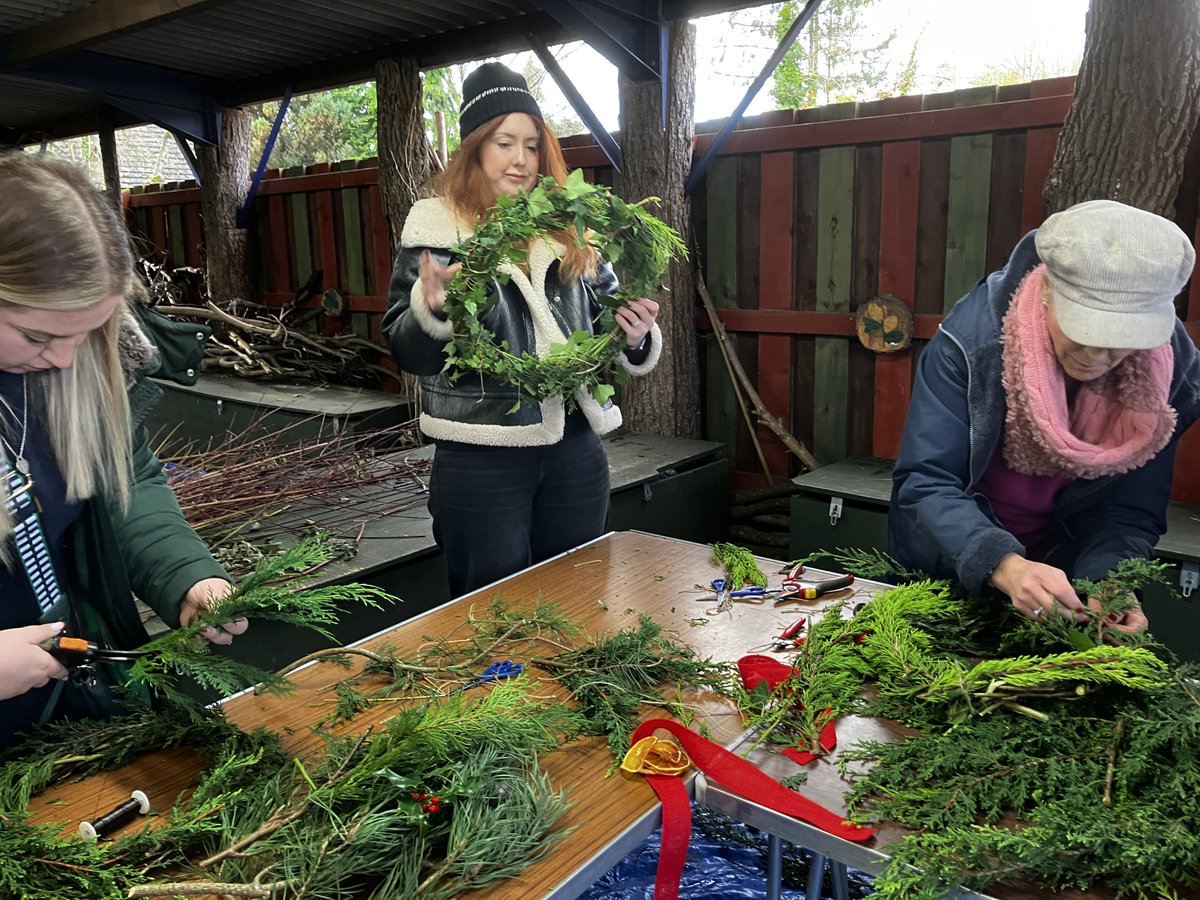 RoslistonEnvEd's tweet image. Its beginning to look a lot like Christmas.... More fabulous natural creations were made at our second wreath making workshop this week with foraged greenery & natural decorations.
#christmaswreathmaking #christmasecocraft #christmasmarket