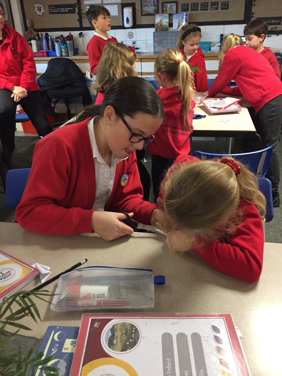 Burleywoodheadp's tweet photo. Having a fantastic time meeting in our family groups to prepare for our BWPS FamilyChristmas Crafts morning in a couple of weeks #collaborativeme https://t.co/yRbN0aMP3J