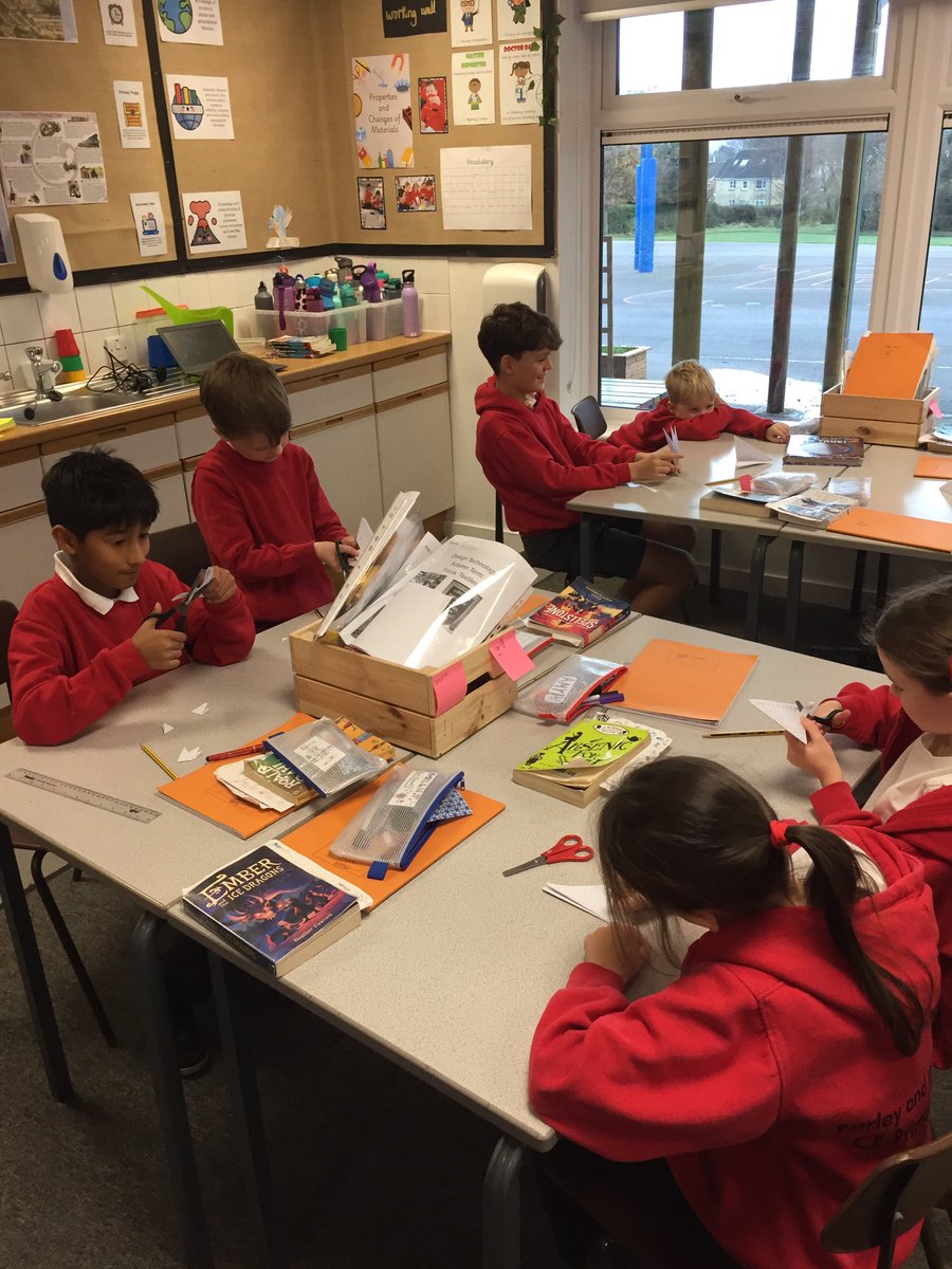 Burleywoodheadp's tweet photo. Having a fantastic time meeting in our family groups to prepare for our BWPS FamilyChristmas Crafts morning in a couple of weeks #collaborativeme https://t.co/yRbN0aMP3J