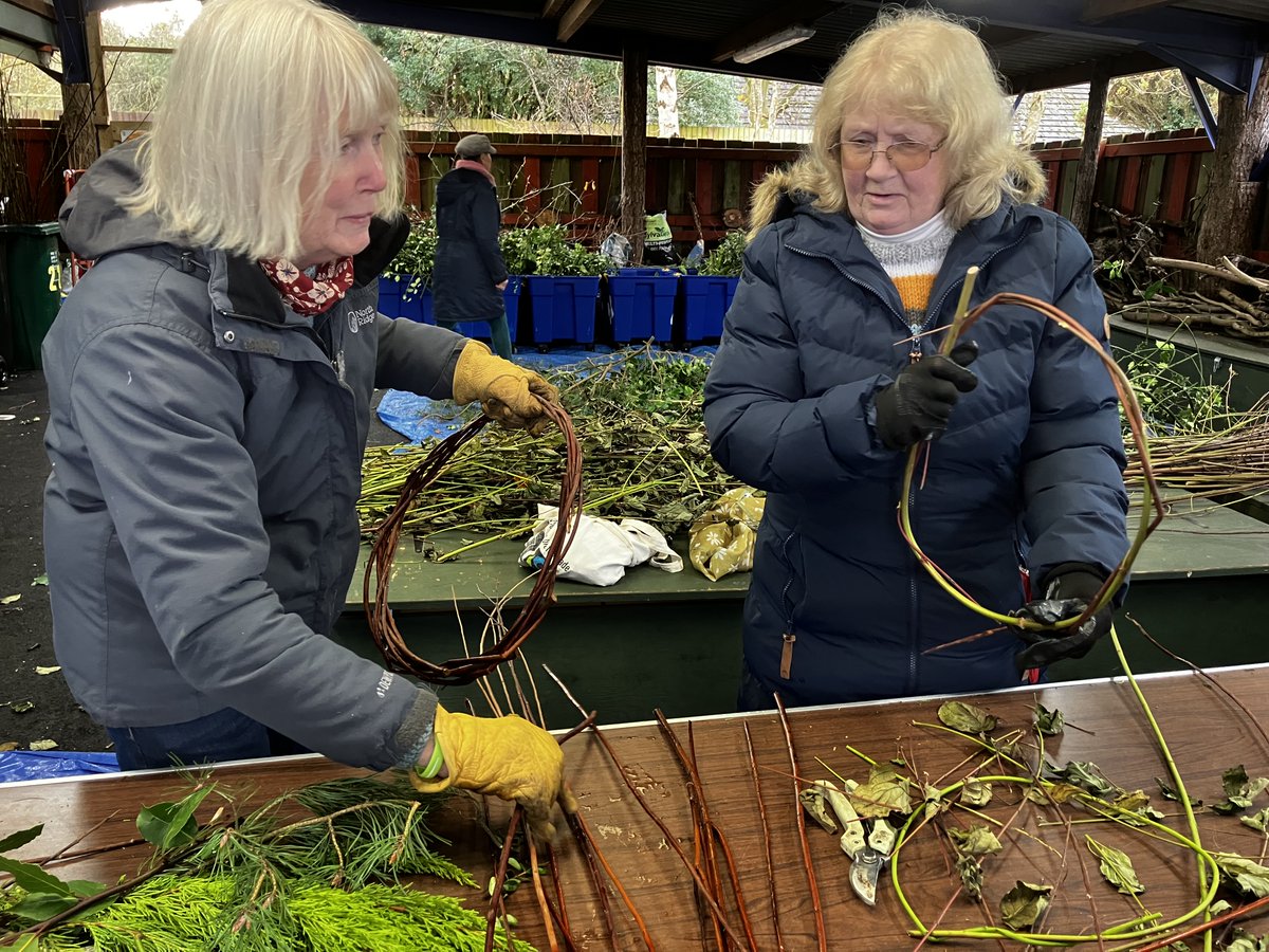 RoslistonEnvEd's tweet image. Its beginning to look a lot like Christmas.... More fabulous natural creations were made at our second wreath making workshop this week with foraged greenery & natural decorations.
#christmaswreathmaking #christmasecocraft #christmasmarket