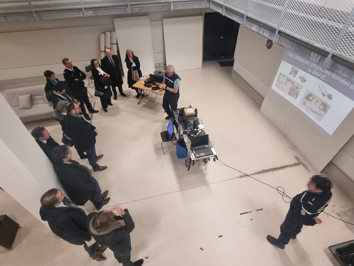 Forces cyber du ministère de l'Intérieur (@comcybermi) on Twitter photo 🤝L'<a href="/IHEDN/">IHEDN</a> accueilli par le <a href="/ComCyberMI/">Forces cyber du ministère de l'Intérieur</a>
Vendredi 22/11 dernier, sur le site de Pontoise (95), a eu lieu la visite annuelle de la majeure "Cyber" de l'IHEDN.
Une délégation de hautes autorités, à l'origine de fructueux échanges, d'apports mutuels, et de l'engouement de tous ! 👊 🤝L'<a href="/IHEDN/">IHEDN</a> accueilli par le <a href="/ComCyberMI/">Forces cyber du ministère de l'Intérieur</a>
Vendredi 22/11 dernier, sur le site de Pontoise (95), a eu lieu la visite annuelle de la majeure "Cyber" de l'IHEDN.
Une délégation de hautes autorités, à l'origine de fructueux échanges, d'apports mutuels, et de l'engouement de tous ! 👊