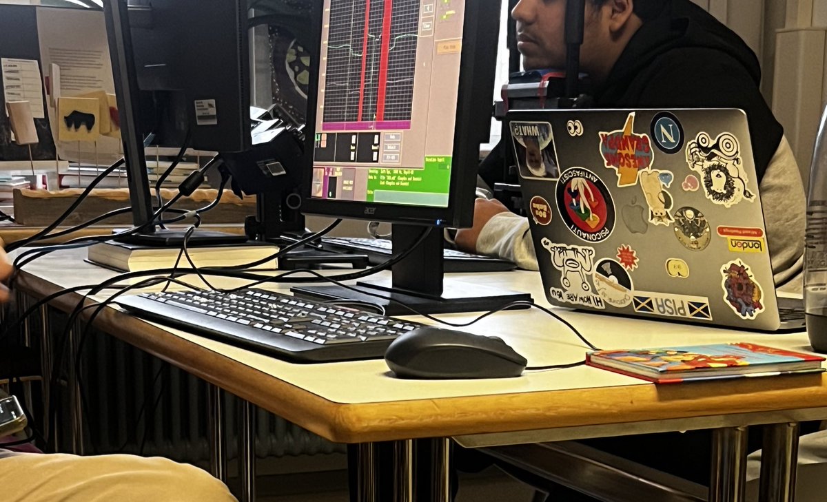 Today we are spending the day in a school with those super scientists! <a href="/HHU_de/">Heinrich-Heine-Universität Düsseldorf</a>