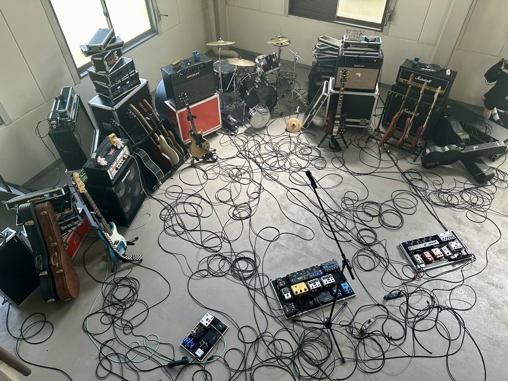 kota_hmrb_22's tweet image. 灼熱の中撮影したMVがついに公開されました📹

このクソ寒い季節、アツいギターサウンドと歌詞に温められてください🧠

youtu.be/aWy99iXbkSI