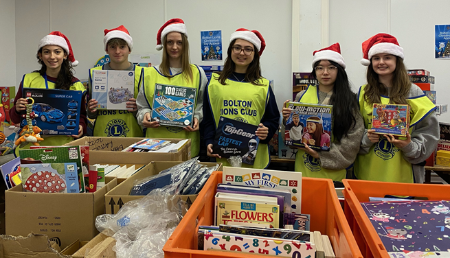 BSGDCharity's tweet photo. Our amazing Yr12 students @BoltonSch are volunteering  @BoltonLions They're busy packing gift sacks for underprivileged children in Bolton for the Xmas Toy Appeal! 🎁 Also Yr7 will also be taking part in a Sponsored Silence 🤫on 3rd Dec to raise money for this wonderful charity. https://t.co/lG2YlJHGku