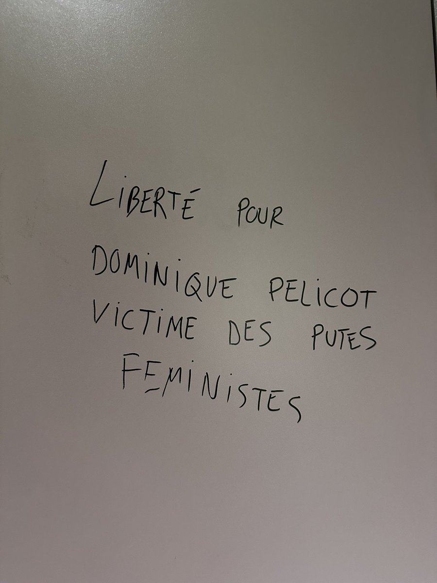 noemieplvrn's tweet image. Ce matin à la fac, j’ai vu ce tag dans les toilettes pour hommes. Apologie du viol décomplexée, insulte aux femmes. En 2024 à La Sorbonne.