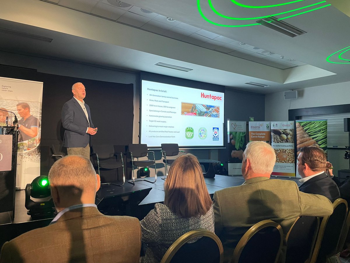 Onions & Carrots (@occonf2024) on Twitter photo Next up we have David Pye from <a href="/HuntapacProduce/">Huntapac Produce 🥕</a> providing an overview of Huntapac and their innovation around autonomous technology and the potential for root crop protection 🥕🥕🥕
#BritishCarrots #Innovation #AutonomousTechnology Next up we have David Pye from <a href="/HuntapacProduce/">Huntapac Produce 🥕</a> providing an overview of Huntapac and their innovation around autonomous technology and the potential for root crop protection 🥕🥕🥕
#BritishCarrots #Innovation #AutonomousTechnology