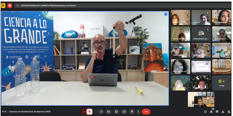 🚀Ayer tuvo lugar el acto de apertura de Ciencia a lo grande de la <a href="/ULL/">Universidad de La Laguna</a> ,<a href="/tfjovenyeduca/">Tenerife Joven y Educa</a> y <a href="/MuseosTenerife/">Museos de Tenerife</a> contando con la participación de una treintena de docentes

El Dr. científico <a href="/EffPena/">Antonio Eff Darwich Peña</a> 🧑‍🔬habló sobre la planificación del curso, y realizó varias demostraciones científicas⚛️