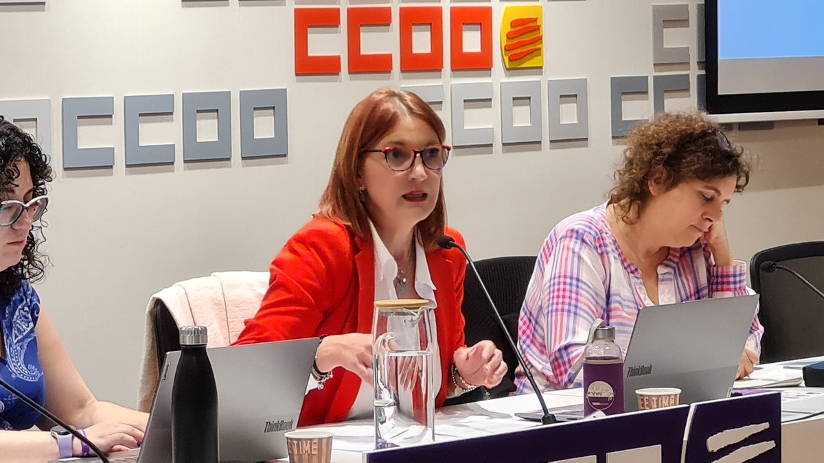 <a href="/bcn_ajuntament/">Ajuntament de Barcelona</a> <a href="/Eli200011973/">Elisabeth Jimenez Ro</a> <a href="/ccoocatalunya/">CCOO de Catalunya</a> <a href="/Industria_CCOO/">CCOO de Industria #PactoIndustriaYA</a> <a href="/DonesCCOOCat/">Dones CCOO</a> <a href="/hermajoan/">Jose A Hernández #orgullCCOO</a> <a href="/TarragonaCcoo/">CCOO industria Tarragona #AmbTuTenimLaForça</a> <a href="/RuedaJruedaM/">Josep Rueda Martinez #OrgullCCOO #FemCCOO🔻</a> <a href="/NuriaMartinezA1/">Núria Martinez</a> <a href="/slanchares/">Sara Lanchares</a> <a href="/FICCOOBCNES/">CCOO INDUSTRIA DEL BARCELONES</a> <a href="/CCOOIndvocccatc/">CCOO Ind vocc-catc</a> <a href="/industriagiccoo/">CCOO Industria Girona</a> La companya <a href="/Eli200011973/">Elisabeth Jimenez Ro</a> explica, en la 2a ponència,  com podem actuar als centres de treball davant les situacions d'assetjament i violències. 

Explica la importància dels protocols d'actuació en casos d'assetjament  a les empreses, i la participació de la RLT en aquests casos