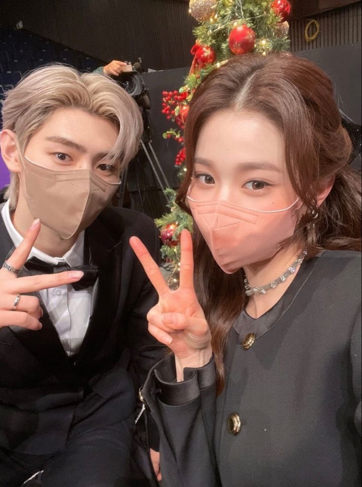 remember when everyone was crying screaming when this photo came out bc we waited so long for a selca 🥹

#Jangkku #Wonyoung #Sunghoon