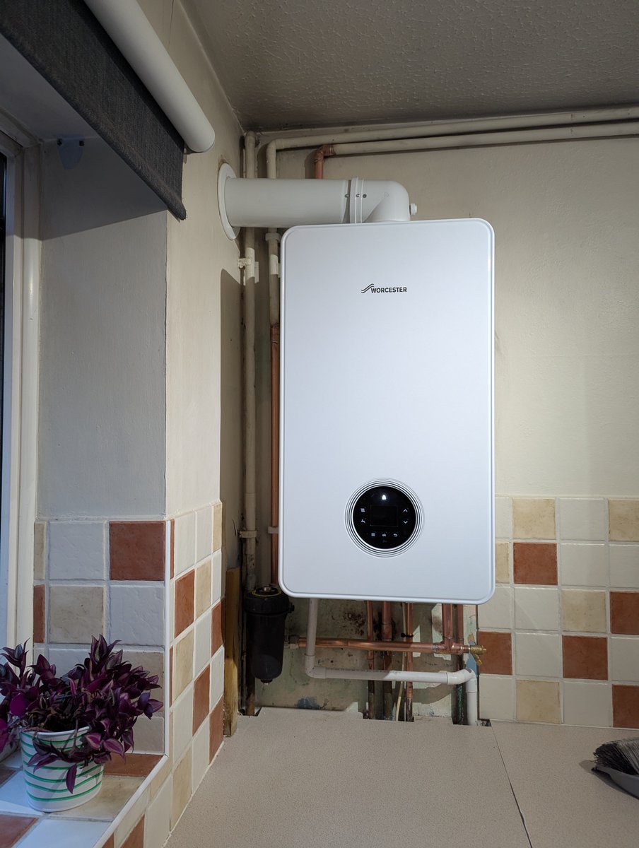 Removed old Vaillant, Installed Worcester 4000 life with easy controls, customer chuffed to bits!