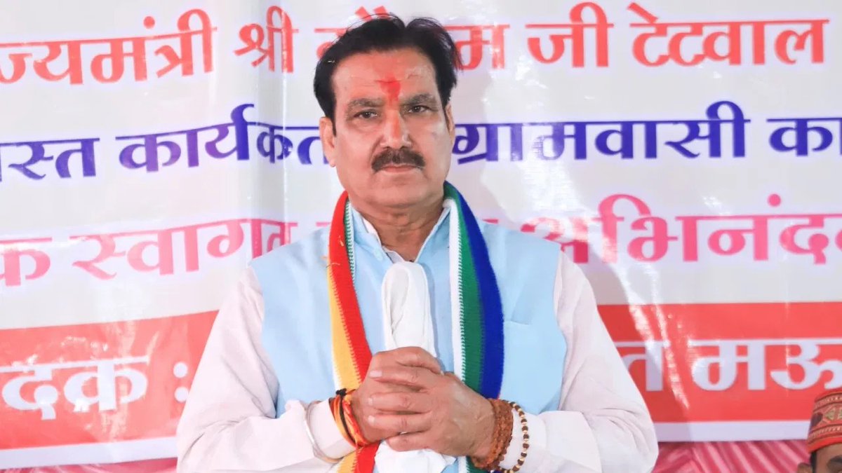 4PM_MP's tweet image. मध्य प्रदेश के कौशल विकास एवं रोजगार विभाग के राज्यमंत्री (स्वतंत्र प्रभार) और सारंगपुर विधायक गौतम टेटवाल का एक वीडियो सोशल मीडिया पर जमकर वायरल हो रहा है. जिसमें वह अपने भाषण को अजान होने के समय पर सम्मान करते हुए बीच में रोक देते हैं.

#4mp #BREAKING