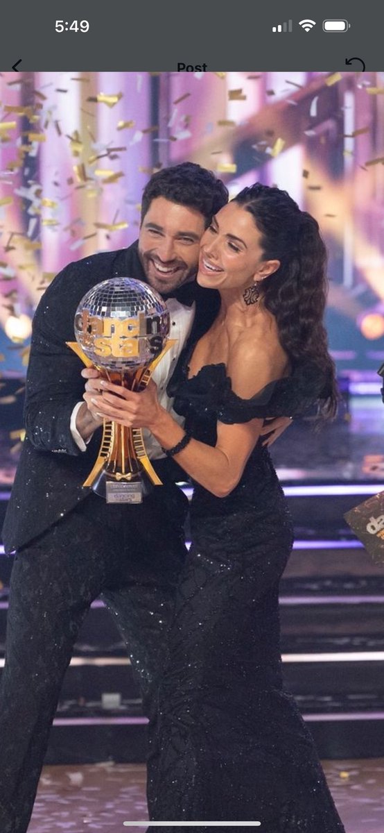zacharyreality's tweet photo. MIRROR BALL CHAMPIONS 🏆💃🕺👯🤩 #DWTSFinale https://t.co/og0YkV8Xqo