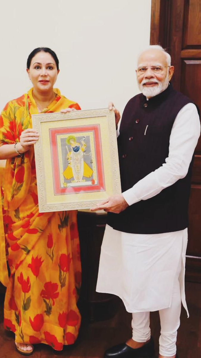 उपमुख्यमंत्री दिया कुमारी ने आज नई दिल्ली में  प्रधानमंत्री नरेंद्र मोदी से शिष्टाचार भेंट की, कहा प्रधानमंत्री का प्रेरणादायी मार्गदर्शन, अन्त्योदय की भावना से प्रेरित जनकल्याण का संकल्प, सदैव नयी उर्जा प्रदान करता है..
<a href="/narendramodi/">Narendra Modi</a> <a href="/KumariDiya/">Diya Kumari</a> <a href="/BJP4India/">BJP</a> <a href="/BJP4Rajasthan/">BJP Rajasthan</a> #jaipur