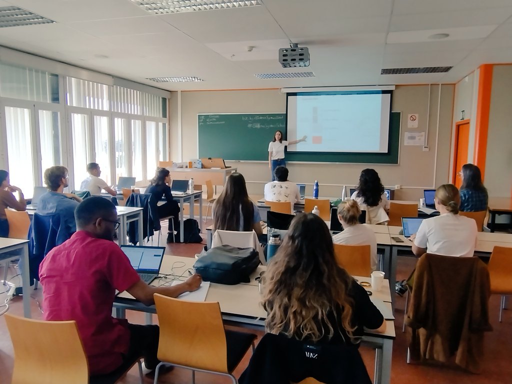 María D. López-Rodríguez <a href="/MDLopezRod/">M.D. López-Rodríguez</a> (<a href="/ualmeria/">Universidad de Almería</a>) explains the importance of adopting a
#transdisciplinary approach in #evidencesynthesis.  #AcademicTwitter #transformativescience #academictraining