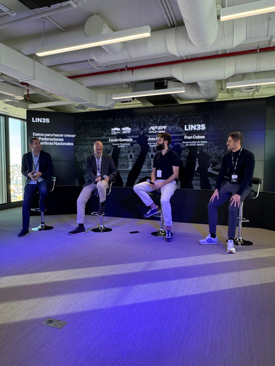 depespana's tweet photo. Hoy se ha celebrado el evento "Datos para hacer crecer a las Federaciones Deportivas Nacionales" en el Campus Chamberí de la @uaxuniversidad, con la participación de @FabianquesadaGo, Director Gerente de ADESP. 🤝

https://t.co/SFZlKDYRD0 https://t.co/Sw82emQrrL