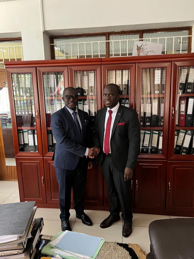 RwandaInZambia's tweet photo. This morning (27/11/2024) High Commissioner @Emmanu_bugingo paid a courtesy call on the Attorney General of #Malawi @ThaboChakaka. Discussions focused on strengthening further existing bilateral cooperation between #Rwanda and #Malawi. https://t.co/QuLyg8Yfd9