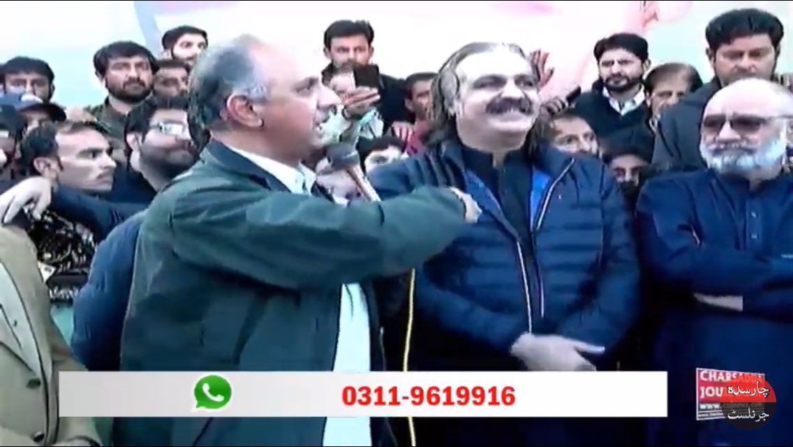 faisymyk's tweet photo. ۱۰۰ پاکستانی شہید ہوگئے ہیں اور یہ دونو�� کس طرح "دانت" دکھا سکتے ہیں؟ 
بے شرم لیڈرشپ 🤬
#Islamabad_D_Chowk 
#IslamabadMassacare https://t.co/F0YaWUHoSB