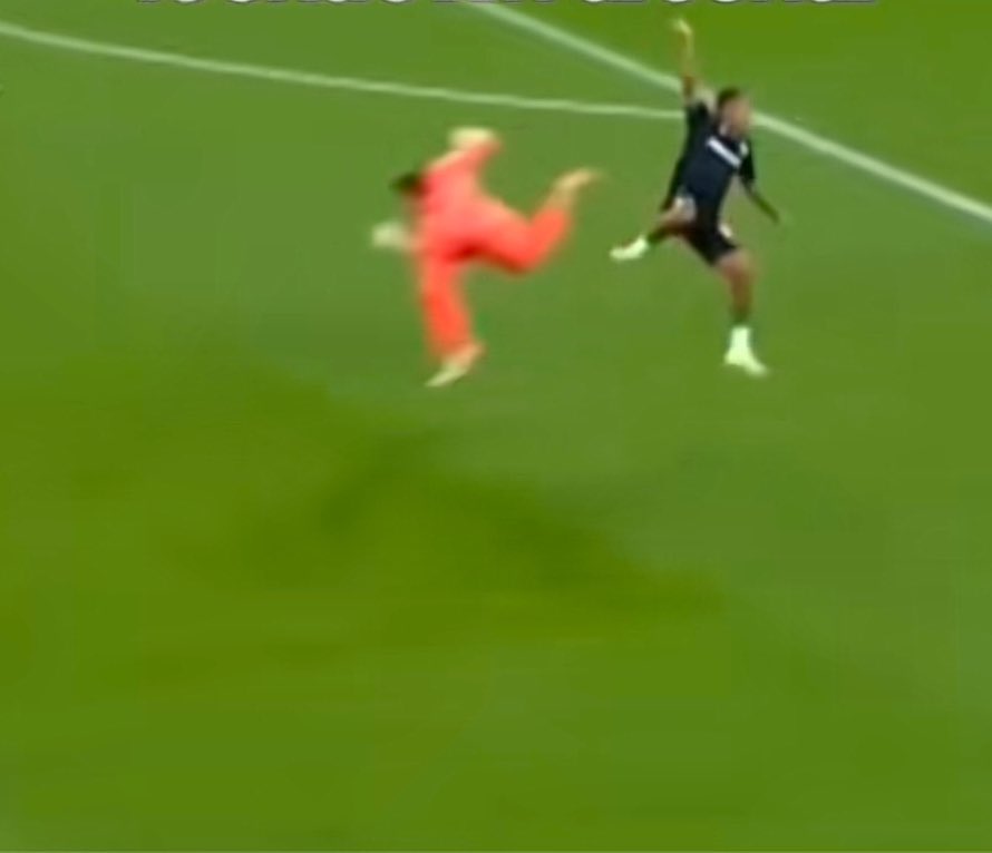 Toen Ajax won van Feyenoord en psv waren het ‘persoonlijke fouten’ van wellenreuter en tillman. Maar deze overwinning van Feyenoord is ‘afgedwongen’ en ‘terecht’.