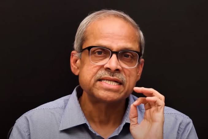 SurrbhiM's tweet image. EVM FRAUD 🚨 

Finance minister Nirmala Sitharaman's husband raised serious questions against EVM .

In Maharashtra approximately 76 lakh votes increase after 5 PM on the election day .

Were 76 lakh people standing in the line that day after 5 pm ?