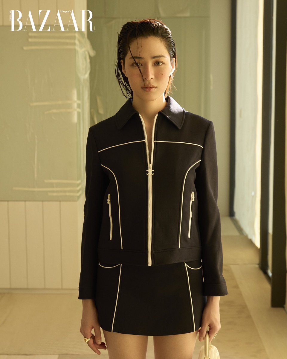 bazaarthailand's tweet photo. #BAZAARDigital “ถ้าให้เลือกหนึ่งคำที่อธิบายตัวเองน่าจะคือคำว่า ‘น่าค้นหา’ หลิงคิดว่าตัวเองมีหลายด้าน หลายคาแรกเตอร์ แต่ละคนที่เจอหลิงอาจจะได้สัมผัสแค่ด้านเดียวหรือต่างกันขึ้นอยู่กับสถานการณ์“ 

#Celine
#linglingkwong 
#BAZAARThailandxLinglingkwong https://t.co/8NeL8cfAag