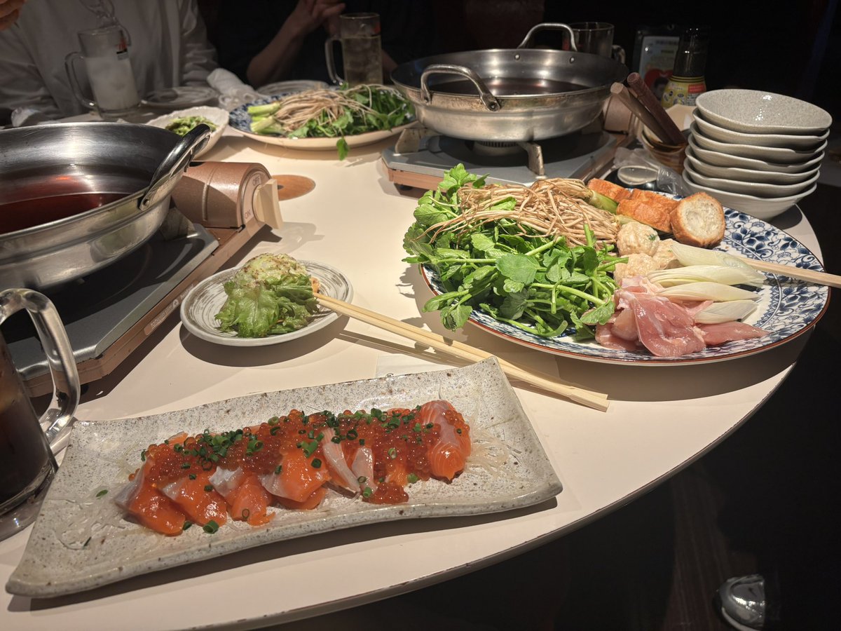 rice_libe's tweet photo. 昨日はマッスルさんが仙台に来てくれたので「セリ鍋オフ会」を開催しました🍲✨

フィジーク優勝経験者、マッスルさんの貴重なお話しが聞けて、マッスルさんの新たな一面を知ることができたオフ会になりました💪✨ https://t.co/fhNAZ2cSMw