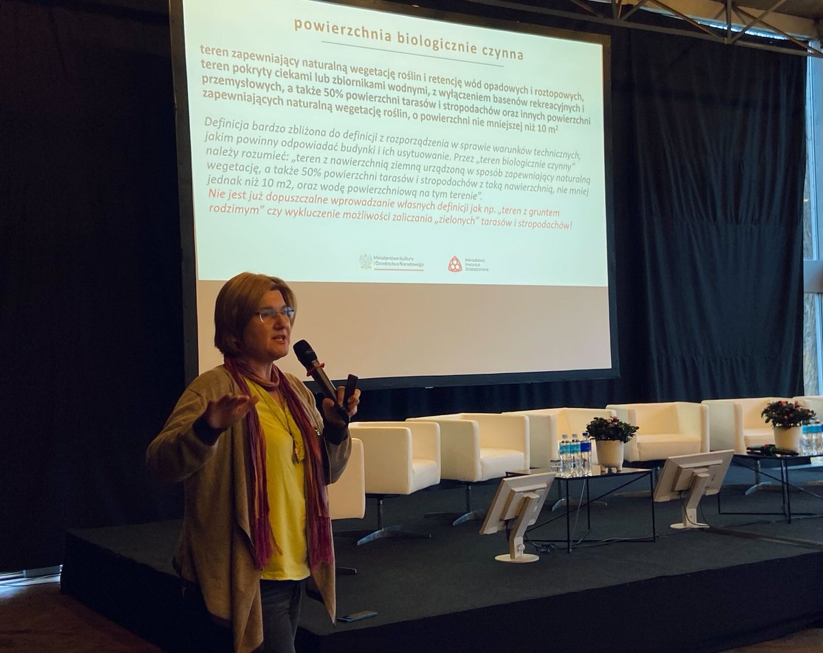 NarIDpl's tweet photo. Dr Anna Fogel z #NID podczas swojego wystąpienia "Dylematy planowania przestrzennego przy kształtowaniu przestrzeni historycznych z uwzględnieniem nowoczesnego kształtowania BZI".

@kultura_gov_pl @Bozenazelazowsk https://t.co/NWPkUUyzce