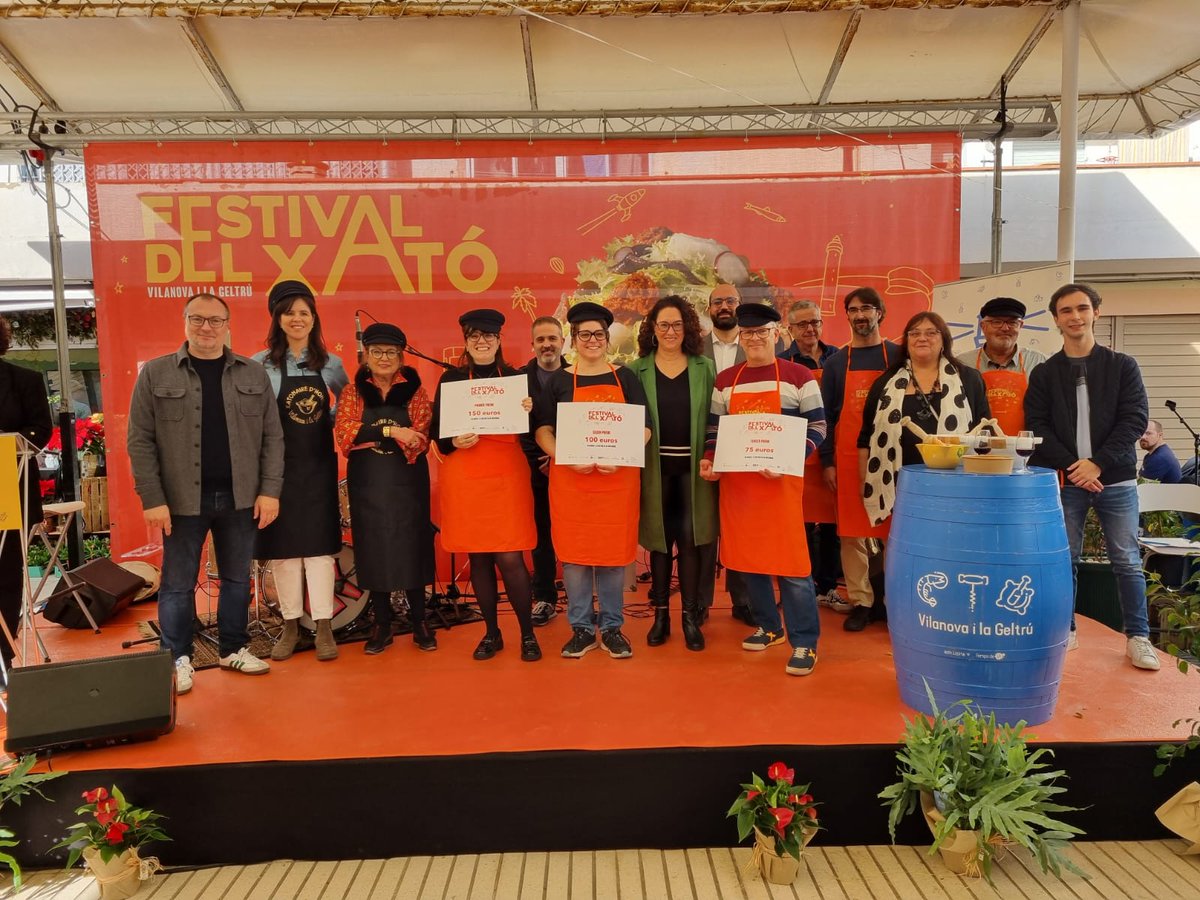 👏Volem agrair <a href="/rosertorras/">Roser Torras</a> i <a href="/AnnaPoch/">Anna Poch Pubill</a>, Xatonaires d’Honor, per acompanyar-nos diumenge al Festival del #Xató de #VNG i felicitar als guanyadors del Concurs Nacional del Xató Pere Tàpias 2024, Mónica Condés, Jana Mirabent i Miquel Francesc Martí.
Gràcies a tots els participants!