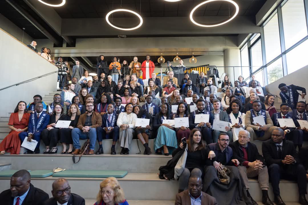 FrancineSucces's tweet photo. Maman @DeniseNyakeru la première dame de mon pays la rdc, aime réellement ses compatriotes, nous avons la chance de l’avoir permis nous 

SEA /DNT https://t.co/kwPGiXA72o