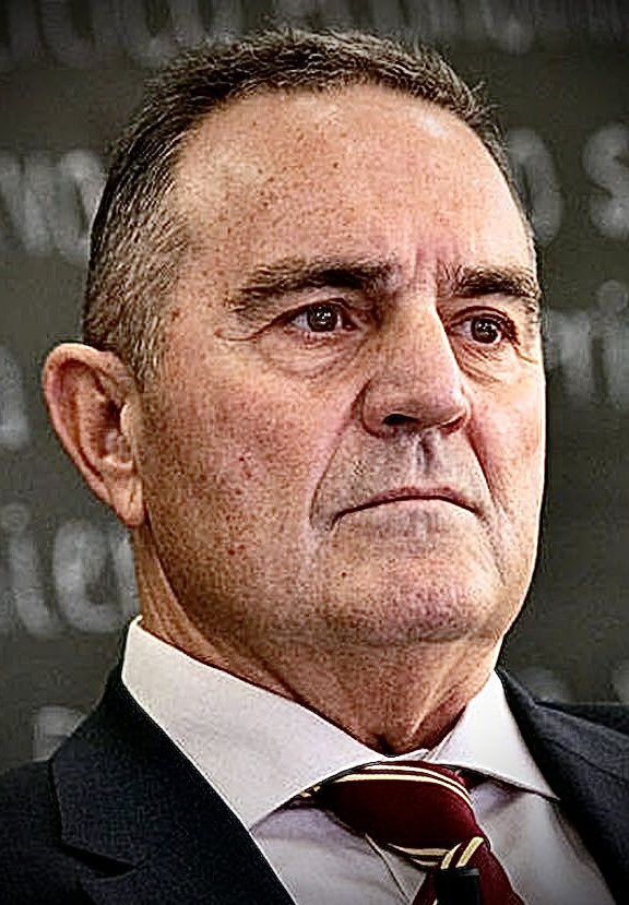 PercevalT's tweet photo. ¿Sabéis cuál ha sido la primera medida que el Teniente General Gan Pàmpols ha exigido a Carlos Mazón?
Un salario mayor que el del Presidente del Gobierno.
Por ahora la "reconstrucción" ya se ha cobrado 1 muerto.
Pero tranquilos, que son capaces de empeorarlo.
Hay que echarlos ya. https://t.co/LeN8Txaoqj