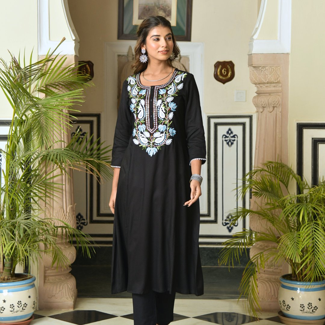 saffron_threads's tweet photo. Celebrate timeless tradition with our exquisitely crafted Kashida embroidery kurtas. Featuring intricate handwork and elegant patterns, these kurtas bring together heritage and contemporary style. 💕 https://t.co/XtfMH0WwwU
