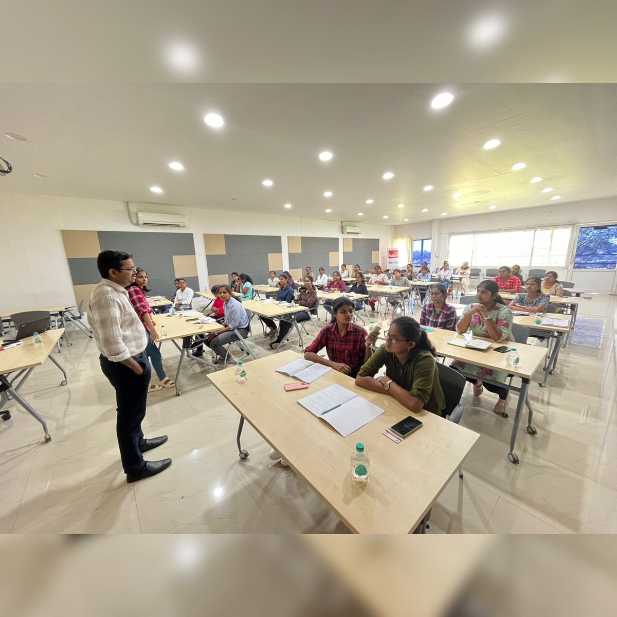 GRGSMS01's tweet image. MBA students from GRGSMS visited #Walkaroo International Pvt. Ltd. on Nov 9, 2024, in Coimbatore! They explored footwear manufacturing, learned about global business strategies, and saw Walkaroo's commitment to quality &amp;amp; sustainability. #GRGSMS #MBA #Innovation #IndustrialVisit