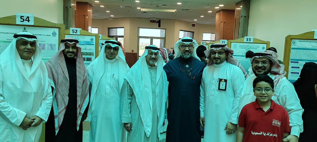 Hejingene's tweet photo. جانب من أعضاء هيئة التدريس الافاضل في يوم الإنجازات العلمية لطلاب وطالبات جامعة الملك عبدالعزيز قسم علوم الأحياء بكلية العلوم https://t.co/Uk4lHxXCoT