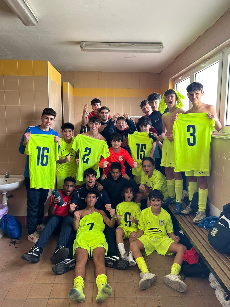 CDFHelmantico's tweet photo. MOMENTOS DEL FIN DE SEMANA
1️⃣ Foto de la victoria del Primer Equipo
2️⃣ Foto de la victoria del Juvenil 'A'
3️⃣ Foto de la victoria del Juvenil 'B'
4️⃣ Foto de la victoria del Infantil 'A' https://t.co/RG7qrzeYdN
