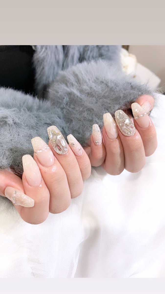 zelnail_37's tweet photo. ほぼ毎日キルティングしてる気がする☺️

#ネイルデザイン　#冬ネイル
#キルティングネイル https://t.co/1YK34Ea7Lq