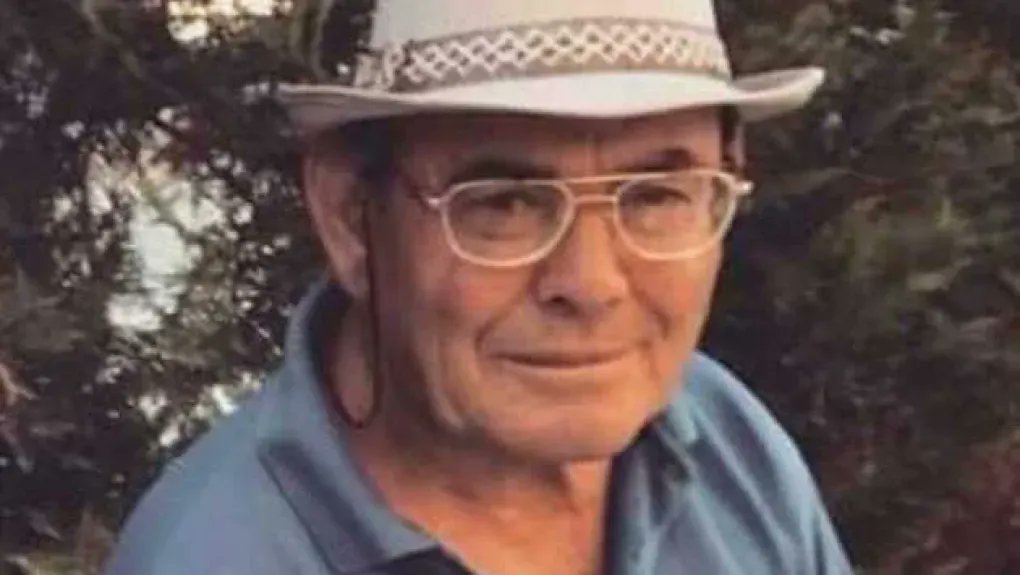 orizontes2's tweet photo. Χθες συμπληρώθηκαν 6 χρόνια από τη ρατσιστική δολοφονία του 63χρονου Αλβανού μετανάστη Πετρίτ Ζίφλε, από χέρια χρυσαυγίτη. 

Πήγε στην Λευκίμμη της Κέρκυρας για μία καλύτερη ζωή και και δολοφονήθηκε λόγω του μίσους που οπλίζει χέρια. Ποτέ ξανά φασισμός. https://t.co/UPciCaHsPP