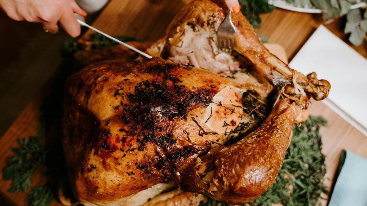 simonejennsmith's tweet image. Yummmm!
Both look good to me, but which one of these delicious cuts of meat is real?
#ArtificialIntelligence