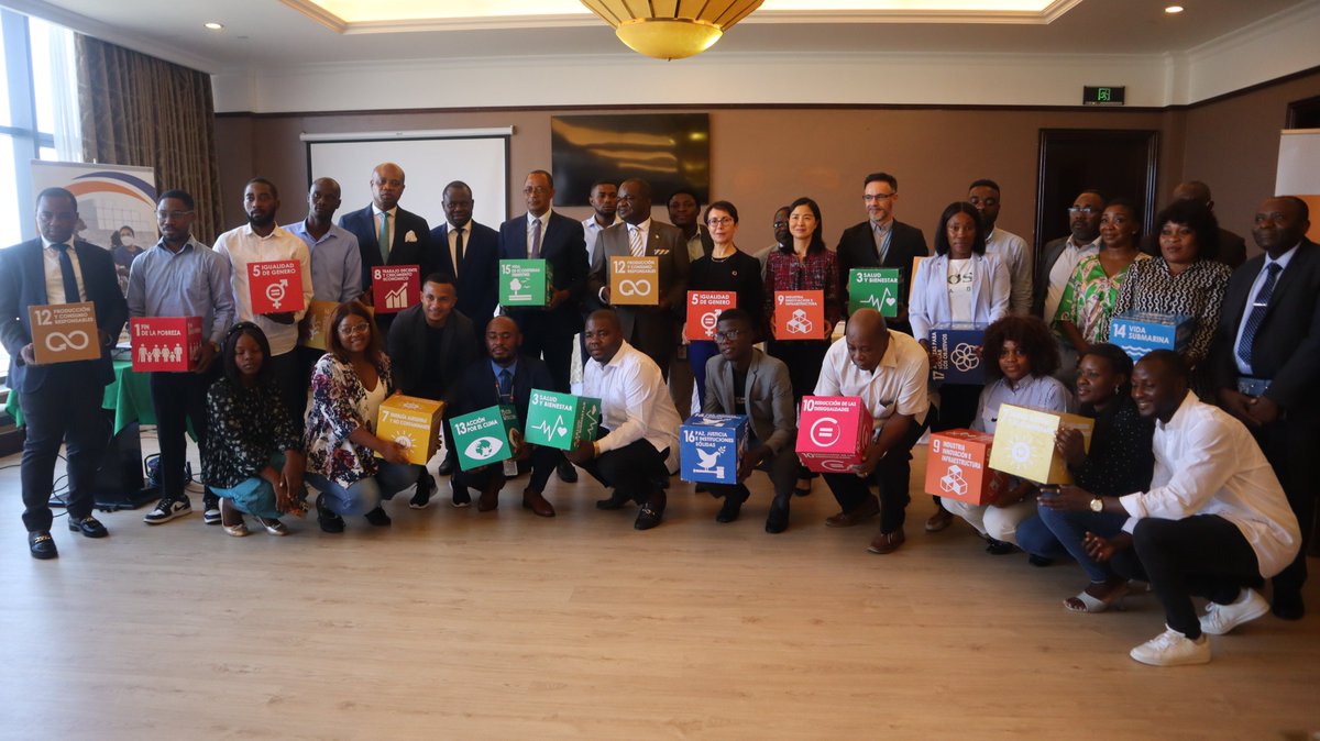 Hindjalal7's tweet photo. UNFPA is thrilled to announce the launch of the first-ever Network of Journalists in #EquatorialGuinea on #Population&amp; Dev. They will be empowered to report accurately on ICPD issues (Reproductive H, gender equality. youth empow). Together, we'll shape a brighter future for EG ! https://t.co/xzFClLzpmo