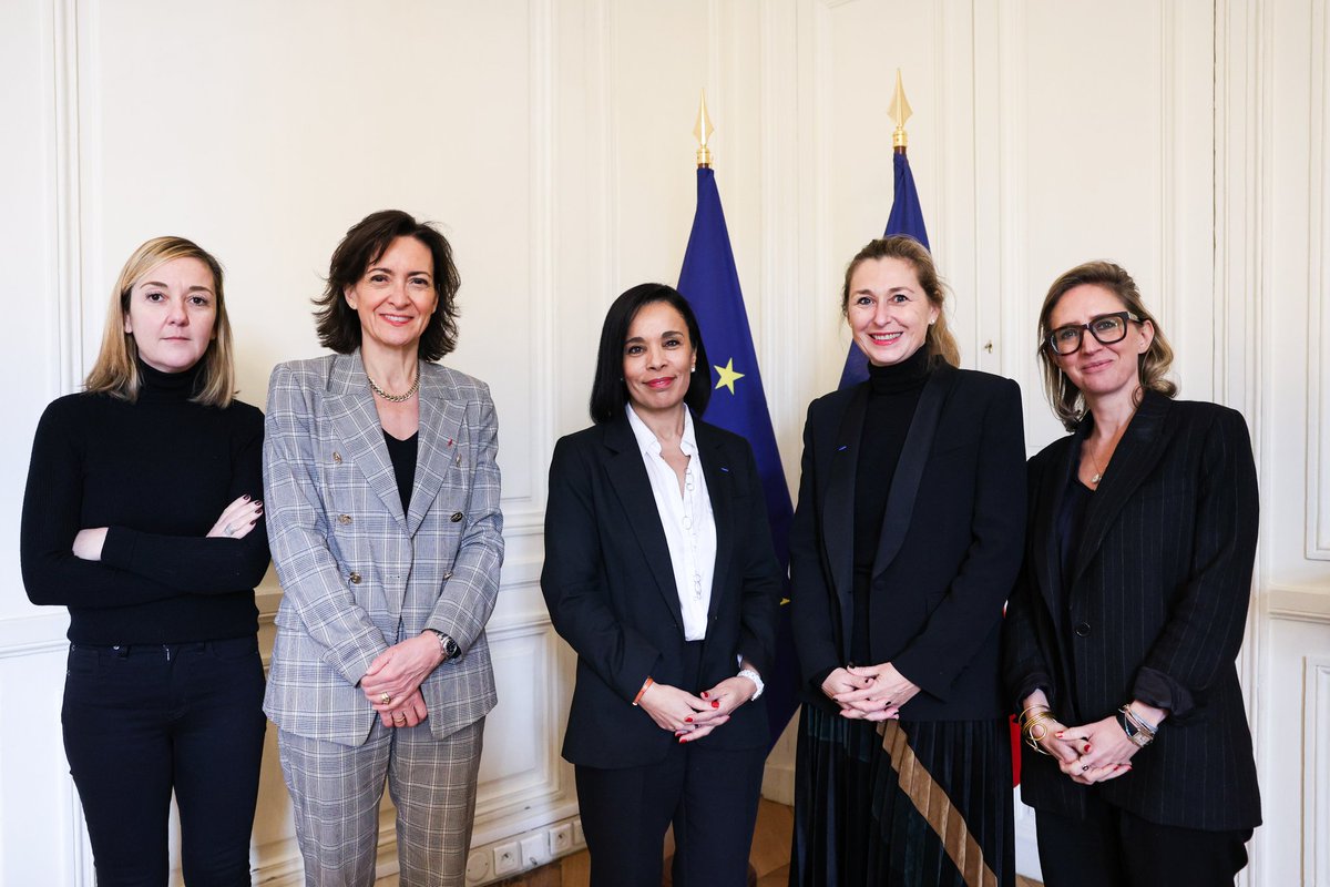 Les entreprises sont des acteurs clé de la vie des femmes. 

Lutte contre les violences, égalité professionnelle et salariale, emploi des seniors… Ensemble nous portons de nombreux combats.
 
Merci mesdames pour nos riches échanges.